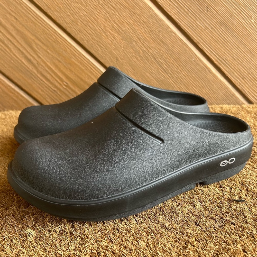 Oofos Men's OoCloog Slide Clogs | Black| US W8